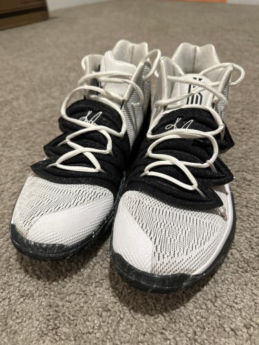 New Size 11 (Women's 12) Nike Kyrie 5 Shoes