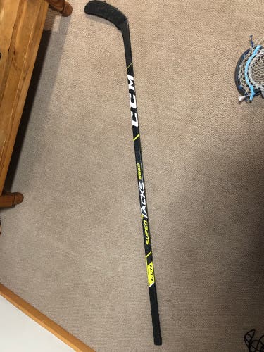 Senior Right Handed P29  Super Tacks 9360 Hockey Stick