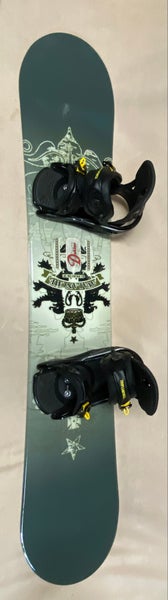 Used Dakine Crest Unisex Snowboard All Mountain With Bindings