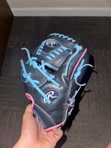 Right Hand Throw 11.75" Heart of the Hide Baseball Glove