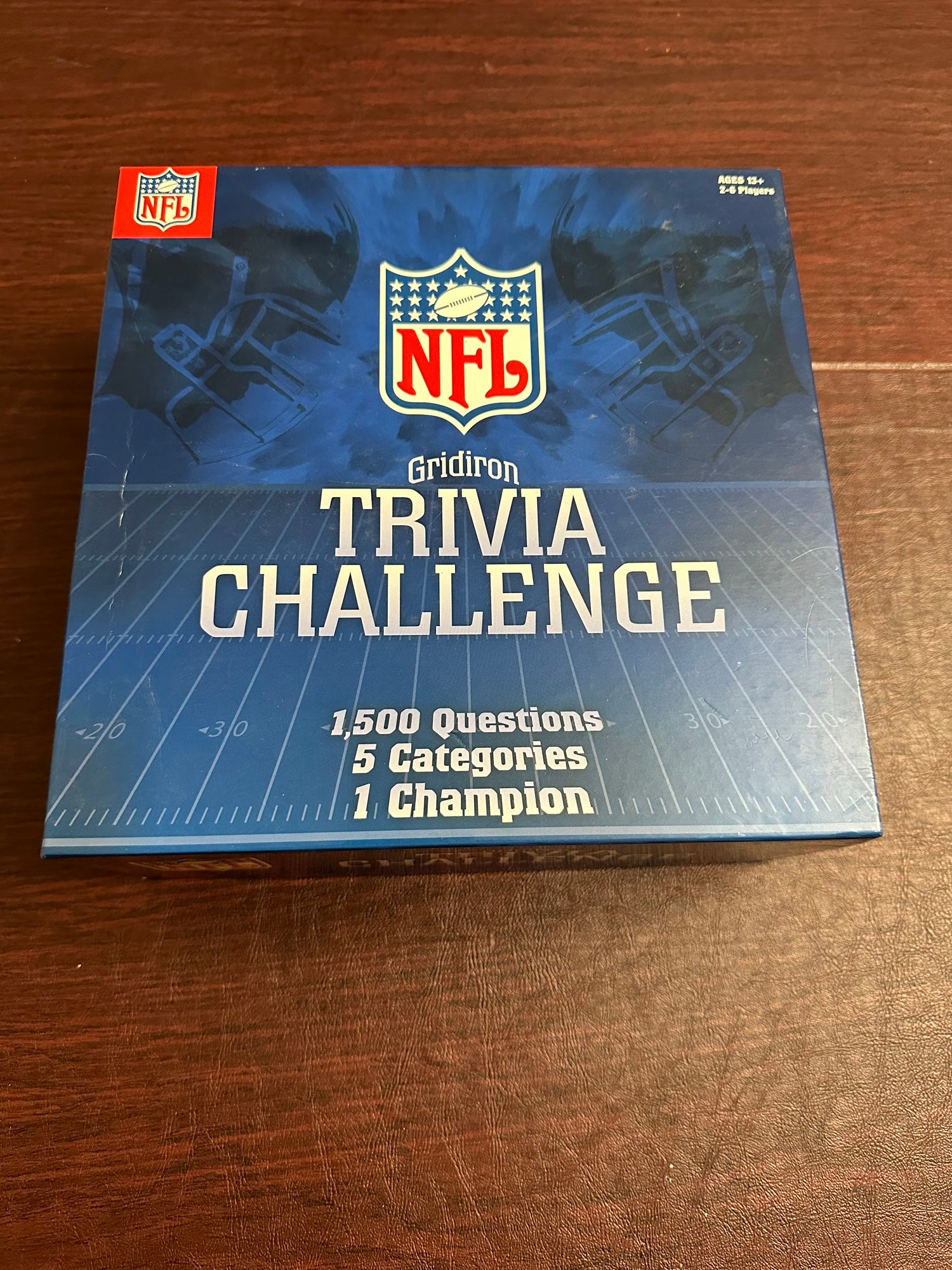 NFL GRIDIRON Trivia Challenge Football Boardgame USAopoly