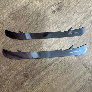 New Bauer 246 mm LS Pulse Ti - Size 5 Skate