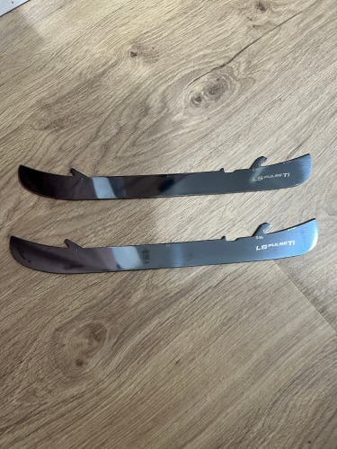 New Bauer 246 mm LS Pulse Ti - Size 5 Skate