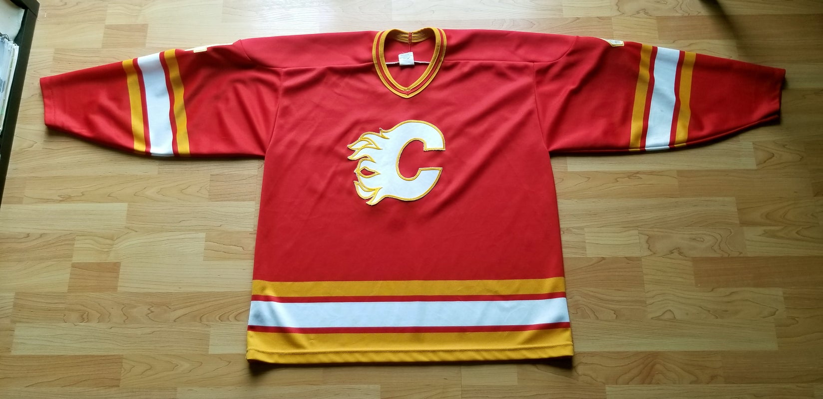 Used Calgary Flames XL Men's CCM Jersey