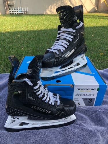 Bauer  Size 6.5 Supreme Mach Hockey Skates great shape