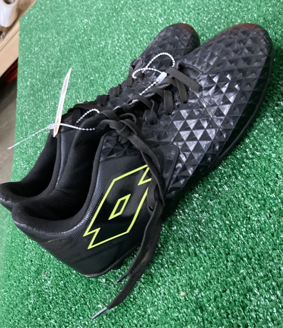 Used Stadio Lotto 9.5 Soccer Cleats