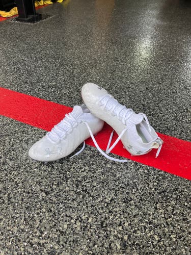 Adult Size 8.0 (Women's 9.0) Under Armour