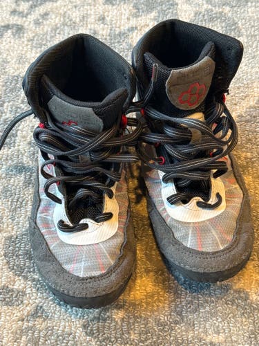 Youth boys size 4/ girls size 5.5- Rudis Infinity Edge Youth Wrestling Shoes