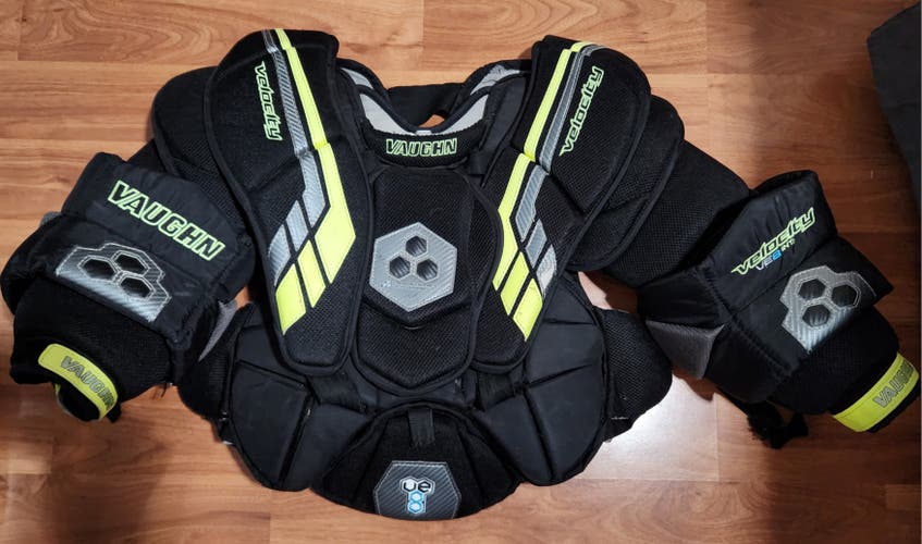 Used Intermediate Large Vaughn Velocity VE8 Int Goalie Chest Protector