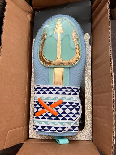 Absolutely ridiculous Poseidon slitting mitt