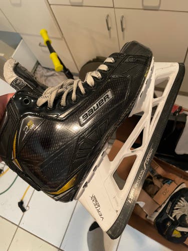 Used Bauer Regular Width Size 10.5 Supreme 2S Hockey Goalie Skates