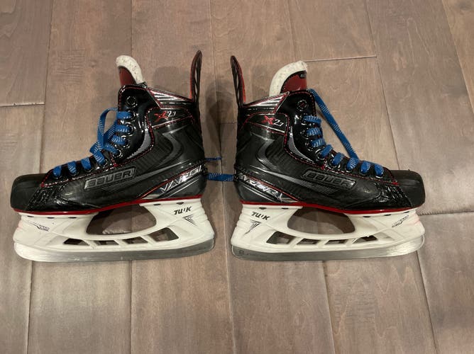 Used Bauer Regular Width  Size 2.5 Vapor X2.7 Hockey Skates