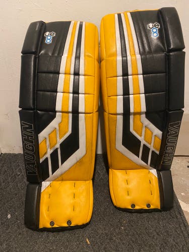 Vaughn VE8 pro carbon goalie pads and gloves