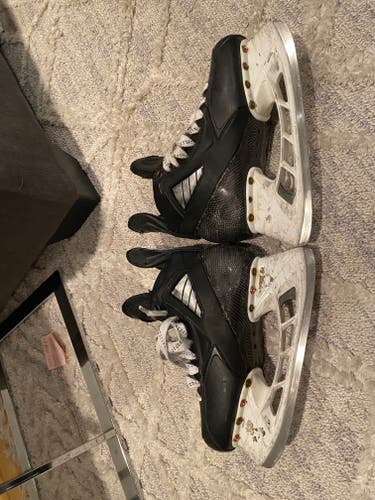 Senior Used True Stock Hockey Skates Regular Width Size 8