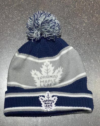 Used Toronto Maple Leafs Size Youth Hat (In Good Condition)