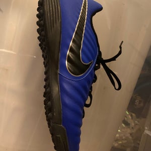 Nike Tiempo Indoor Soccer Shoes