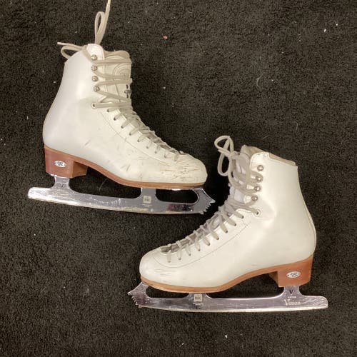 Riedell motion figure skates size 5