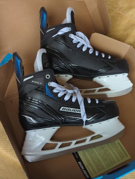 New Bauer Regular Width Size 9 Vapor VOLT Hockey Skates