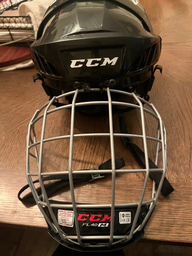 Medium CCM FL40 Helmet