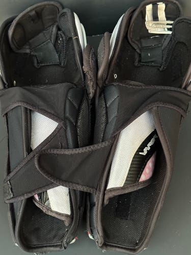 Used Bauer 13" Vapor APX Shin Pads