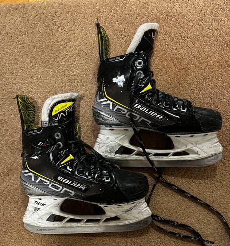 Used Bauer Regular Width Size 2.5 Vapor 3X Hockey Skates