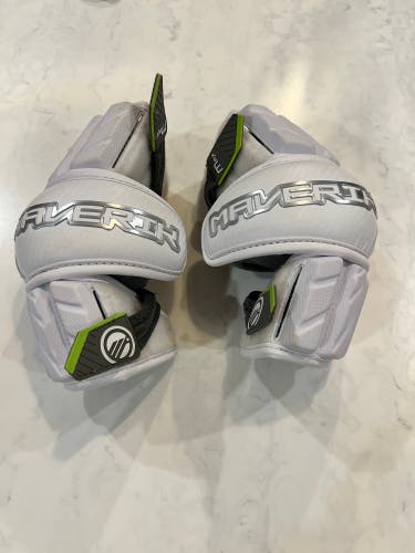 Maverik Max Lacrosse Elbow Pads Size Medium White.