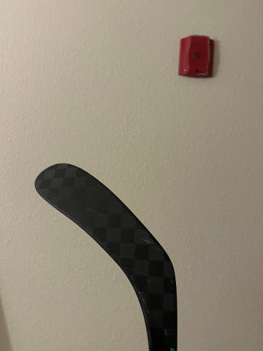 Senior Right Handed P28  Nexus Geo Hockey Stick