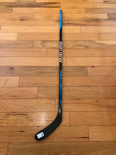 New Bauer Sync Hockey Stick P28/77 Flex/Right Handed