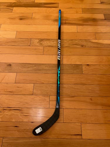 New Bauer Sync Hockey Stick P28/70 Flex/Right Handed