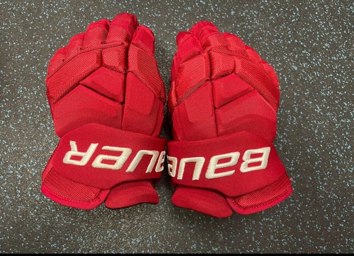 PRO NHL BAUER 2S DETROIT HELM 14in