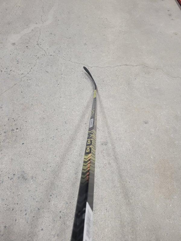 New Release Senior CCM Right Handed Tacks AS-VI PRO Hockey Stick P28 75 flex
