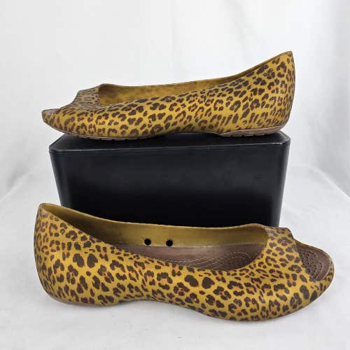 Crocs Carlie Flats Women's Sz 9 Leopard Cheetah Sandals Slip On Rubber Peep Toe
