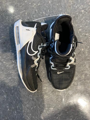 Used Men's 10.5 Nike Lebron Witness 6 Shoes