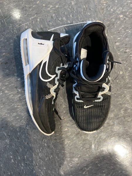 Used Men's 10.5 Nike Lebron Witness 6 Shoes