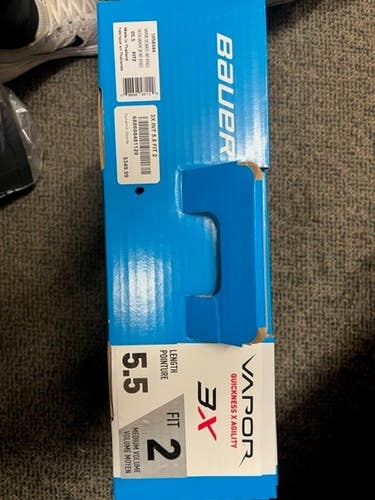 New INT Bauer Vapor 3X Hockey Skates Size 5.5