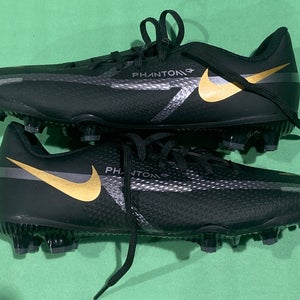 Black NWOT Kids 4.0 (W 5.0) Molded Nike Phantom GT2 Academy Cleats