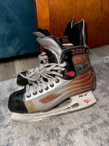 Senior Used Bauer Vapor XXX Hockey Skates Regular Width Size 9