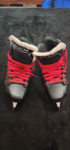 Junior Used CCM Jetspeed ft460 Hockey Goalie Skates Regular Width Size 4