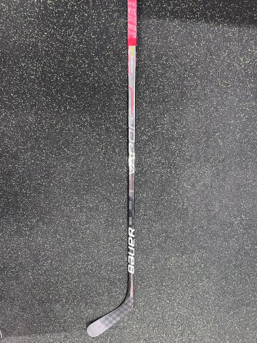Right Handed P92 Vapor Hyperlite Hockey Stick