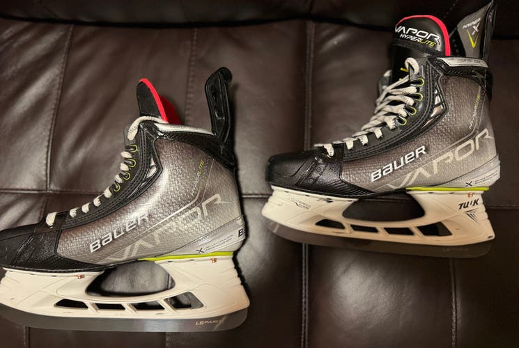 Senior Used Bauer Vapor Hyperlite Hockey Skates Regular Width Size 10