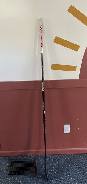 Senior Right Handed P92M Pro Stock Vapor Hyperlite Hockey Stick