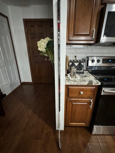 Senior Right Handed P28 75 Flex JetSpeed Pro2 Hockey Stick