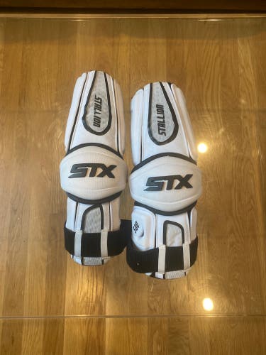 Used Medium STX Stallion 500 Arm Pads