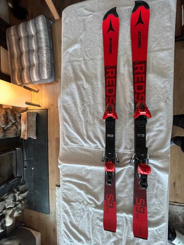 Used Unisex 2020 Atomic 145 cm Racing Redster FIS GS Skis With Bindings Max Din 12
