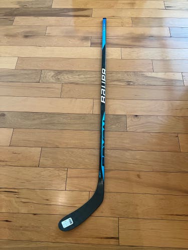 New Bauer Sync Hockey Stick P28/70 Flex/Right Handed