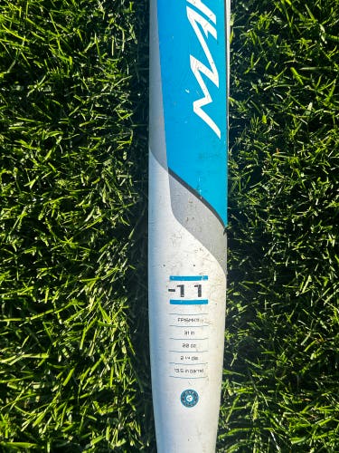 Fast pitch Easton Mako Softball Bat.  FP16MK11