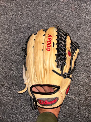 12.75 Wilson A200 Trapeze