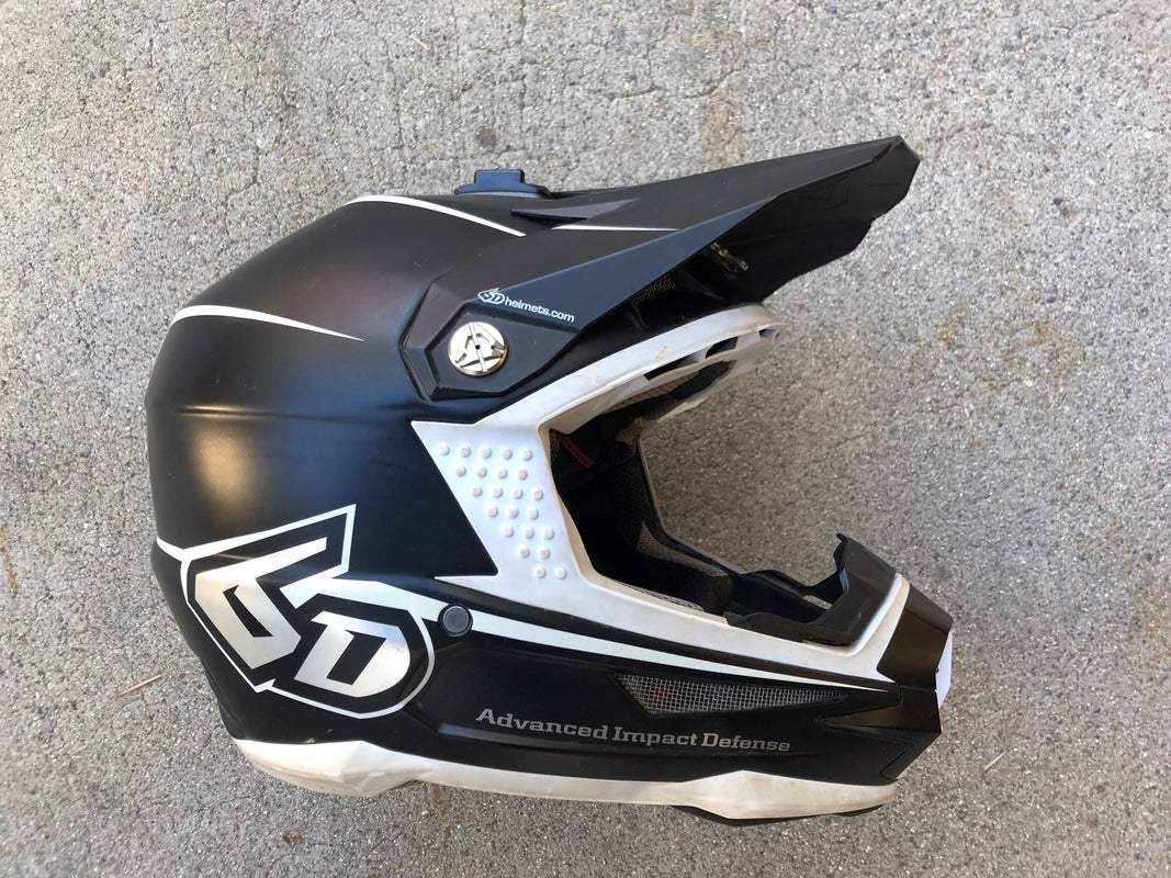 Leatt 6D Moto Helmet