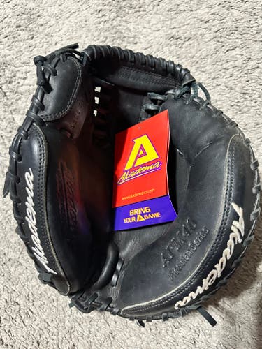 Akadema Black APM 40 Catcher's Mitt RHT 33.5" - Broken in never used in practice/game