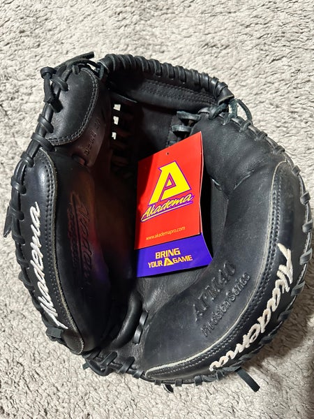 Akadema Black APM 40 Catcher's Mitt RHT 33.5" - Broken in never used in practice/game